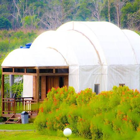 Pelangi Lake Resort Tanjung Pandan Exterior foto