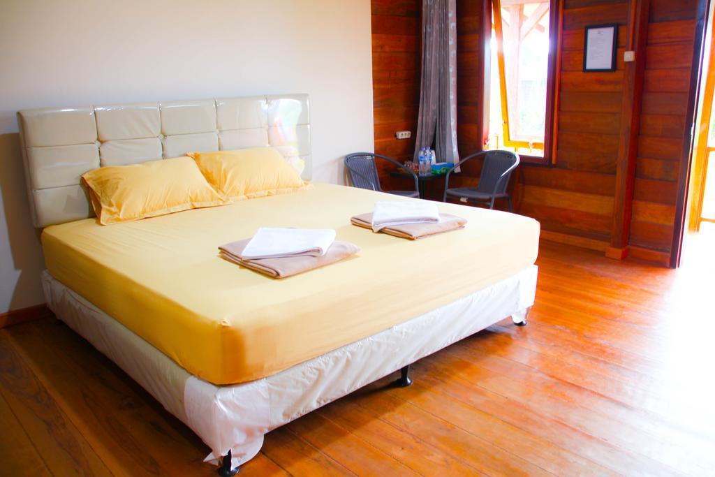 Pelangi Lake Resort Tanjung Pandan Exterior foto
