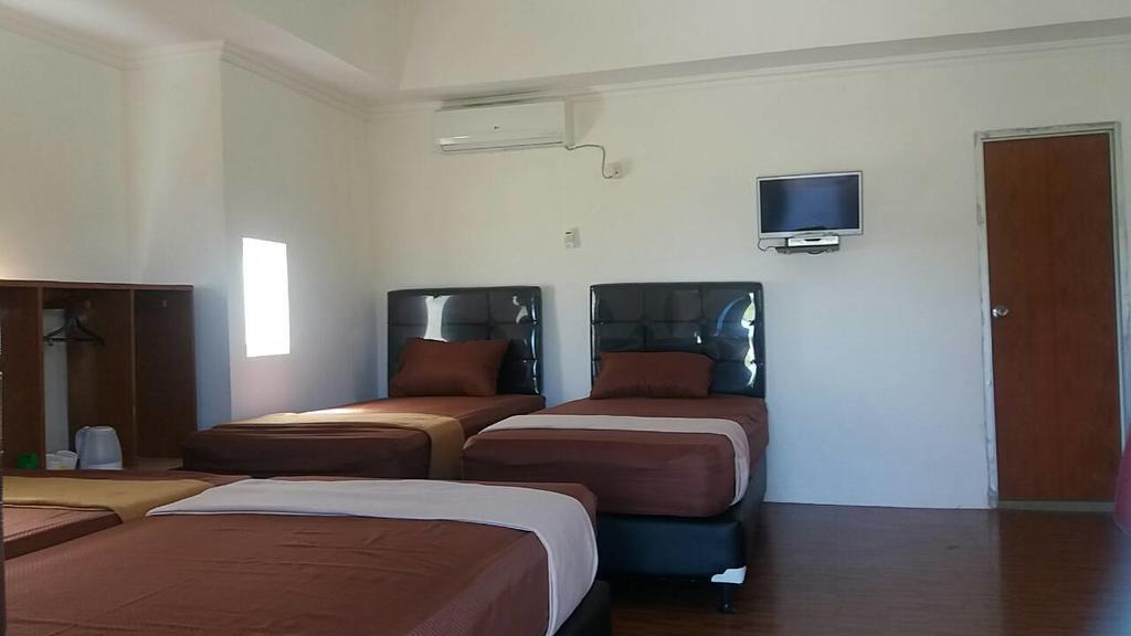 Pelangi Lake Resort Tanjung Pandan Exterior foto