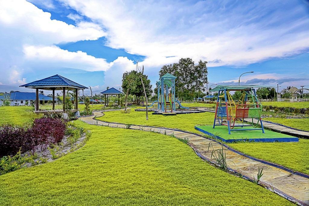 Pelangi Lake Resort Tanjung Pandan Exterior foto